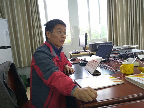 卢主任主持会议并讲话